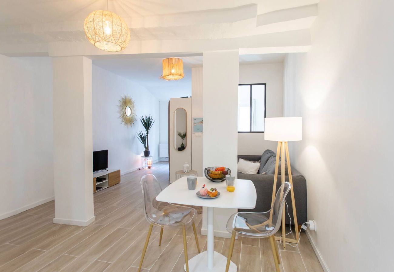 Apartment in Nice - #16 F1 Saleya