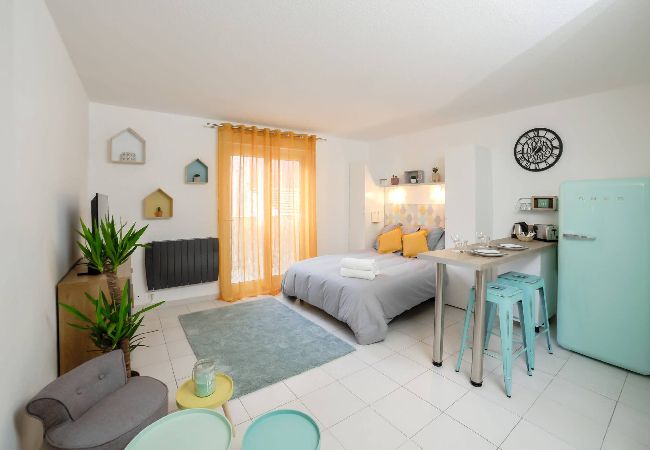 Appartement à Niza - Sixties du Port- 5 min from sea & AC