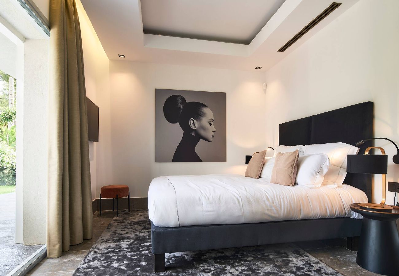 Вилла на Антибы - A11 Villa VanCleef