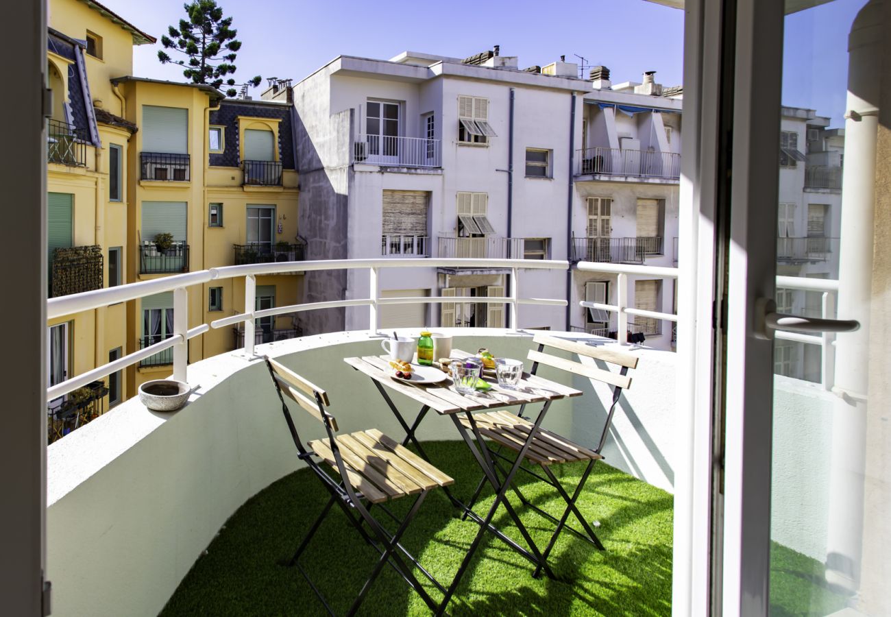 Апартотель на Ницца / Nice - BM22 Nice Etoile