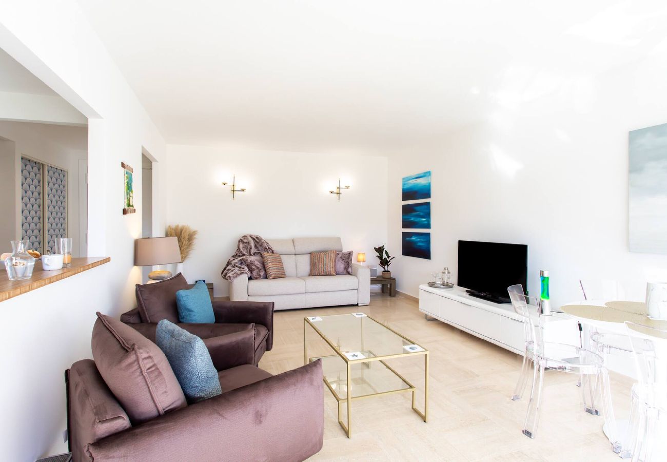 Condominium 在 Cannes - C7 Taylor